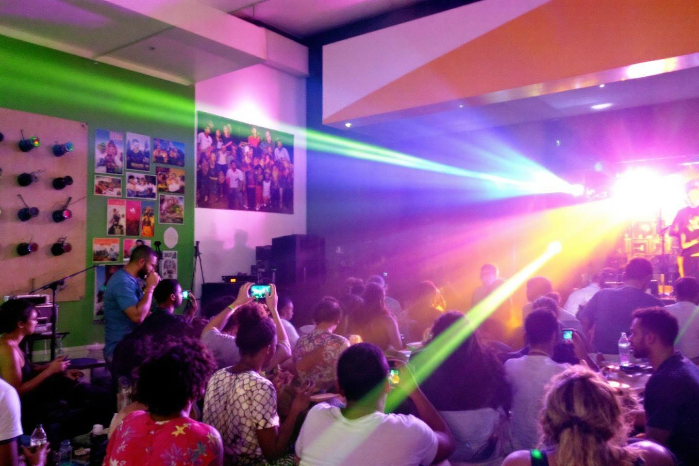 Radio Guadeloupe en direct : écouter les stations locales