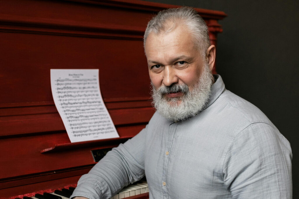 Trop vieux pour apprendre la musique ? Découvrez tous les bienfaits des cours d'instrument après 65 ans !