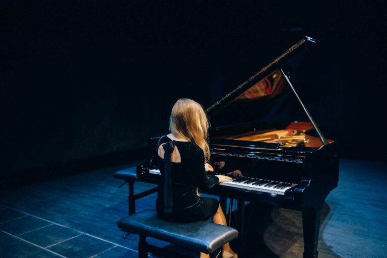 Pianiste français les grands noms — pianiste français jouant piano