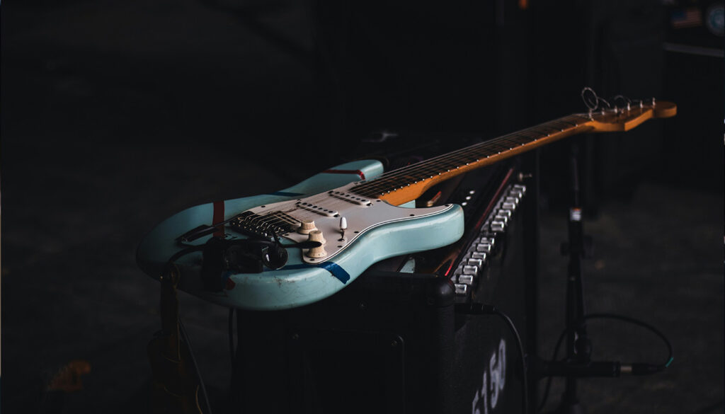 Peut-on apprendre la guitare seul ? Conseils pour bien débuter