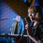 Jeunes chanteurs français qui montent : les artistes de la nouvelle scène à suivre Jeunes chanteurs français qui montent — jeunes chanteurs français en concert
